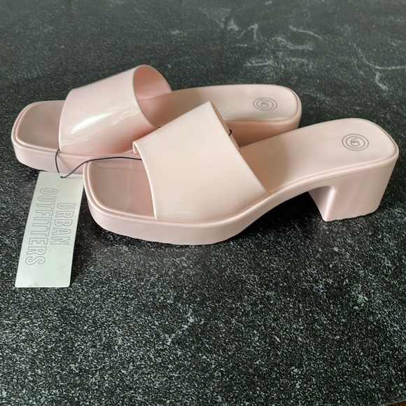 NWT Urban Outfitters Pink Mules Sandals Size Women’s 7 - Picture 2 of 7